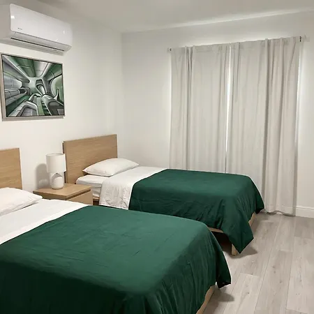 The Emerald Penthouses - Da Rocha Hotel